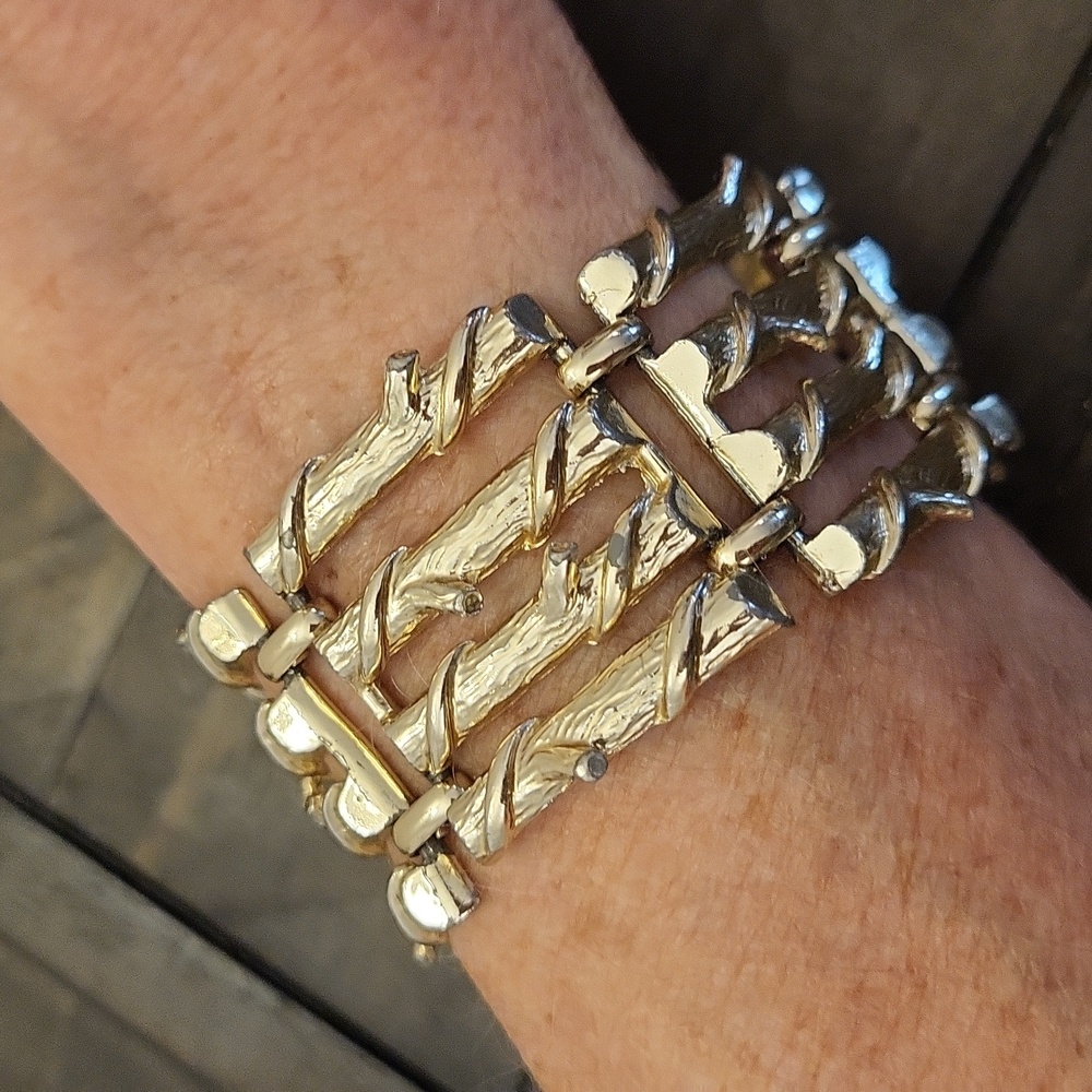Vintage Coro Silver Tone Textured Bambo Like Pattern Bracelet